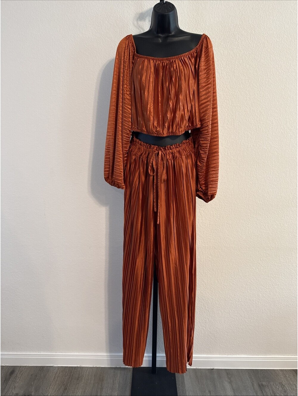 ELOQUII 2 Piece Burnt Orange Plisse Set w/ Crop Off-the-Shoulder Top- Size 14/16 - Picture 2 of 12